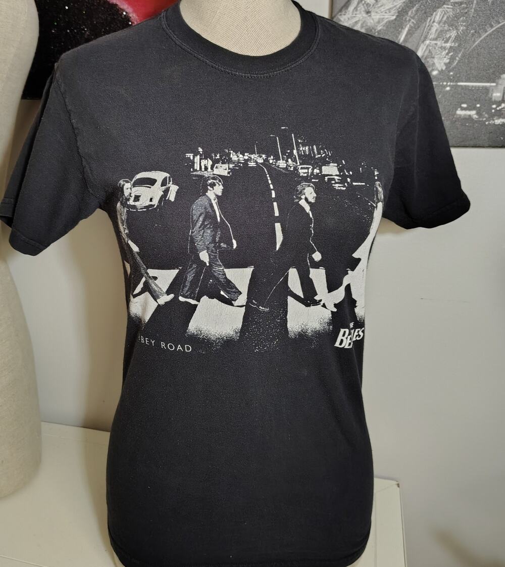 THE BEATLES - ABBEY ROAD - T-SHIRT - SIZE SMALL